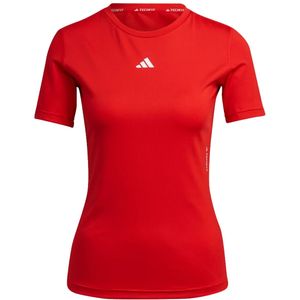 Adidas techfit training t-shirt in de kleur rood.