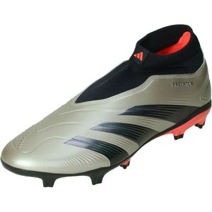 Adidas predator league fg in de kleur zilver.