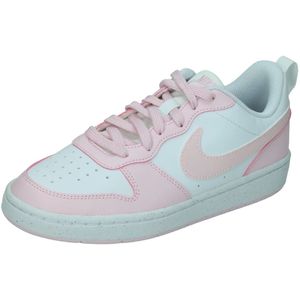 Nike court borough low recraft in de kleur roze.