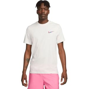 Nike sportswear club+ t-shirt in de kleur ecru.