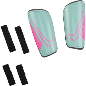 Nike mercurial scheenbeschermers in de kleur blauw.