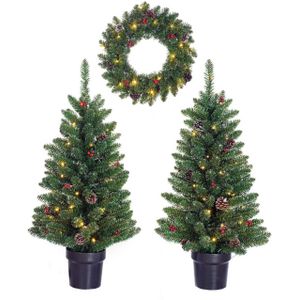 Kerstdecoratie verlichte en versierde krans en boompjes voor de voordeur - Kunstkerstboom