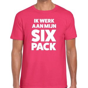 Ik werk aan mijn SIX Pack roze t-shirt  heren