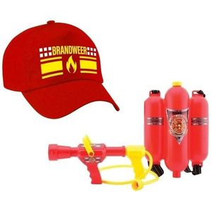 Brandweer met vlam verkleed pet en brandblusser waterpistool