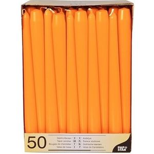 50x Oranje dinerkaarsen 25 cm