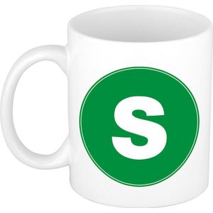 Mok / beker met de letter S groene bedrukking voor het maken van een naam / woord of team
