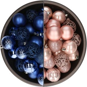 74x stuks kunststof kerstballen mix van kobalt blauw en lichtroze 6 cm