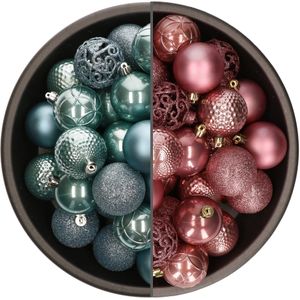 74x stuks kunststof kerstballen mix van ijsblauw en velvet roze 6 cm