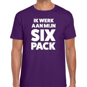 Toppers Ik werk aan mijn SIX Pack tekst t-shirt paars heren