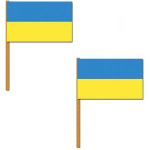 10x stuks Oekraine zwaaivlaggen 30 x 45 cm
