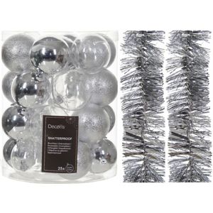 Kerstversiering set - zilver - kerstballen 6 cm en kerstslingers - kunststof