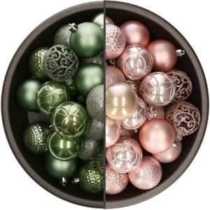 74x stuks kunststof kerstballen mix van salie groen en lichtroze 6 cm