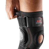 Knie ondersteunende brace met polycentrische scharnieren
