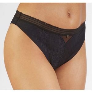 Lascana String van kant in moderne look met extra platte randen