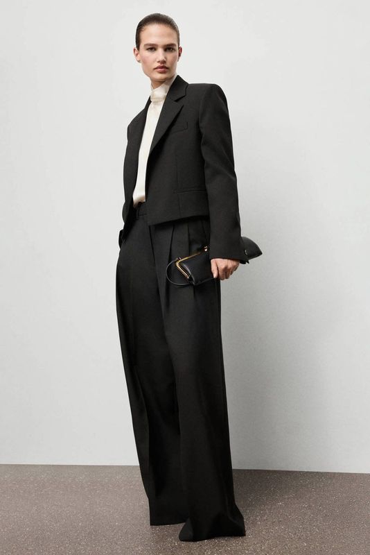 Mango cropped blazer zwart