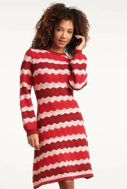 Smashed Lemon Damesgebreide jurk zand met golfpatroon pof... |