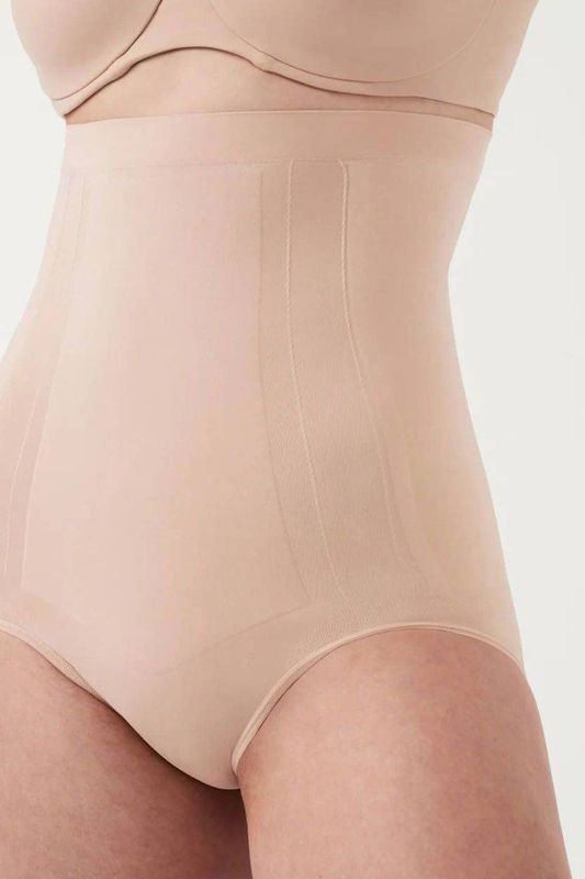 SPANX OnCore high waist sterk corrigerende slip lichtbeige