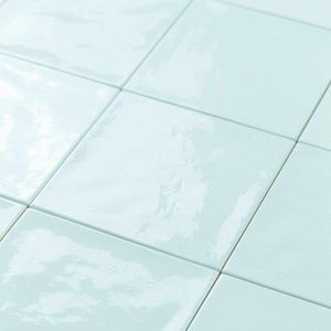 Equipe village Cloud 13,2x13,2 cm, art 25596 - Handvorm wandtegel 13x13 licht blauw soft glans - TOZCW485