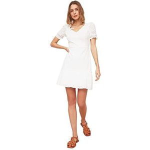Trendyol Gedetailleerde jurk met brodelkraag, wit, 38 dames, wit, 38, Wit