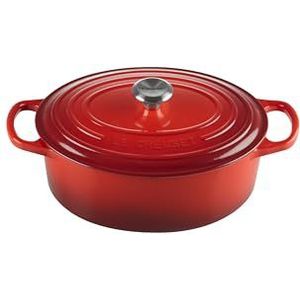 Le Creuset, Signature stoofpan van geëmailleerd gietijzer met deksel, Ø 25 cm, rond, compatibel met alle warmtebronnen (inductie inbegrepen), inhoud: 3,2 l, 3,672 kg, cassis