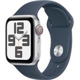 Apple Watch SE (2e generatie, 2023) (40 mm GPS + cellular) smartwatch met behuizing van zilverkleurig aluminium en sportarmband in onweersblauw - M/L. Fitnesstracker, slaaptracker, retina-display