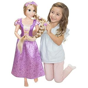 Disney Princess Playdate Rapunzel pop, 81 cm hoog en poseerbaar, My Size beweegbare pop in paarse jurk, wordt geleverd met borstel voor het kammen van lang gouden haar, haarband en spelden