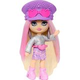 Barbie Extra mini-reispop met metalen woestijnkleding en festivalaccessoires, Barbie extra vliegende kleine pop HPN07