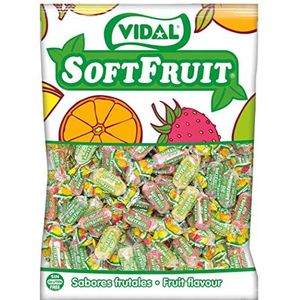Vidal Friandises. Soft Fruit, gewikkelde rubberen snoepjes, kleuren geel, rood en oranje, smaken ananas, citroen, sinaasappel, appel en aardbei. 1 kg zak