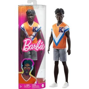 Barbie Ken Fashionistas, bruin haar, modieus sportshirt en shorts, kinderspeelgoed, vanaf 3 jaar, HPF79