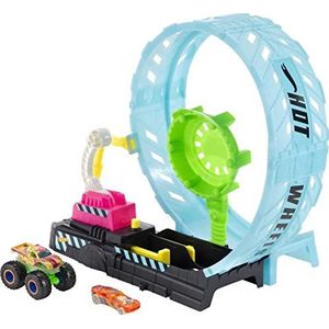 Hot Wheels Monster Trucks Looping Challenge-set fosforescerend met launcher, 1 Monster Truck auto en 1 auto 1:64 inbegrepen, kinderspeelgoed, HBN02