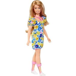 Barbie Modieuze pop met down-syndroom in een damesjurk