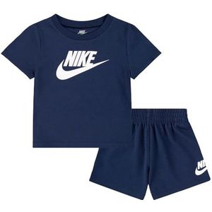 Nike Club T-shirt en shorts set