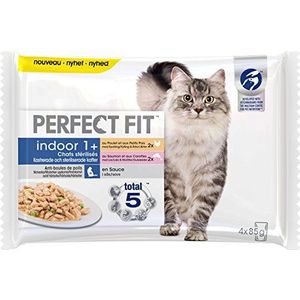 PERFECT FIT Voedsel voor katten voor binnen, gesteriliseerd, 52 vershoudzakjes (13 verpakkingen van 4 x 85 g) – kattenvoer in saus – zalm/kip – compleet en uitgebalanceerd voer