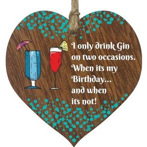 I Only Drink Gin Ensemble cadeau en forme de cœur à suspendre en bois foncé - Souvenir d'anniversaire amusant à suspendre autour d'un gin - Pancarte à gin pour bar à domicile Stuff4