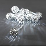 Konstsmide 3188-303 decoratieve slinger met metalen ballen + 10 koelwitte leds + transparante kabel 1,5 V