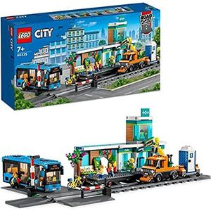 LEGO 60335 City Treinen Treinstation, Speelgoed Set met Bus, Trein, Wegplaten en Treinsporen; Compatibel met City Treinen Sets en Meer, Cadeau-idee