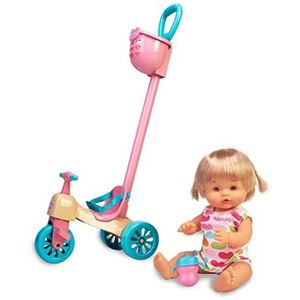 Nenuco - Driewieler, speelgoedspel met babypop, accessoires en driewieler met wielen en riem om altijd mee te nemen, voor meisjes en jongens vanaf 3 jaar, beroemd (700017103)