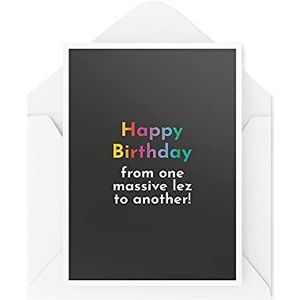 Grappige verjaardagskaart met opschrift ""From One Massive Lez To Another LGBTQ+"" - Banner voor de beste vriendin CBH526