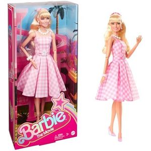 Barbie The Movie - Barbiepop met bewegende gewrichten, vintagelook, in roze-witte Vichy-jurk, met madeliefjeshalsketting, om te verzamelen, kinderspeelgoed, HPJ96