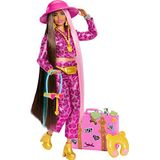 Barbie Extra Fly Safari beweegbare pop met modeset, koffer en reisaccessoires, speelgoed vanaf 3 jaar (Mattel HPT48)
