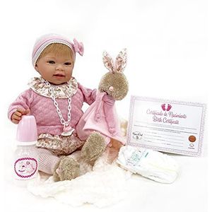 Onil Nines Artesanals (1035 - Tita Reborn pop draagt een gebreide set met bijpassende pet, panty's en enkellaarsjes. Met een knuffeldier. Deze reborn zijn beweegbaar.