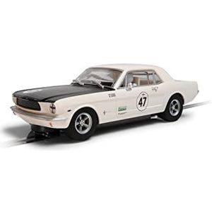 Scalextric Ford Mustang Bill and Fred Shepherd - Goodwood Revival Classic Touring Muscle Cars, wit/zwart (C4353)