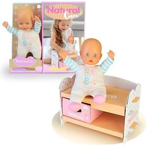 Nenuco NFN79000 pop met motieven in natuurlijke kleuren, inclusief eenvoudig te monteren kartonnen aankleedkussen, 25 cm grote babypop en zacht lichaam