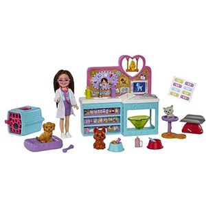 Barbie Chelsea Dierenarts-set, bruine modepop, 4 dierenfiguren, 18 dierenartsaccessoires, kinderspeelgoed, vanaf 3 jaar, HGT12