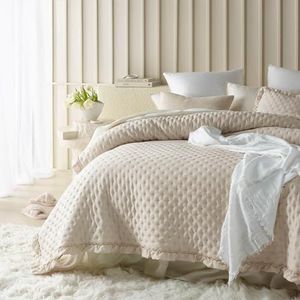 ROOM99 Molly Elegante sprei crème 240 x 260 cm veelzijdig inzetbaar als bedsprei of sofadeken deken voor bed en bank, gewatteerde stijl, ideaal als sprei