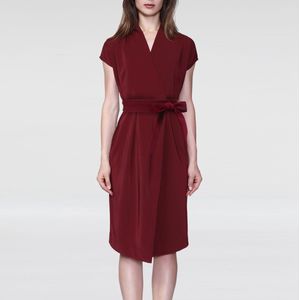 Mid-lengte kledingeffect portemonnee en riem toegevoegd