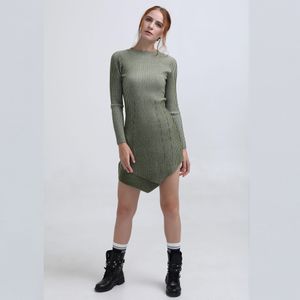 Asymmetrische korte jurk in geribbelde breier