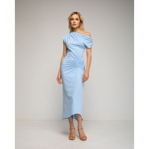 Jurk - Lange Getailleerde Jurk - Asymmetrische Halslijn - Bloemendetail in de Taille