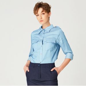 Basic shirt denim look
