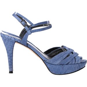 Stuart Weitzman Krokodillenembossed Plateau Sandalen Hakken in Blauwe Lederen